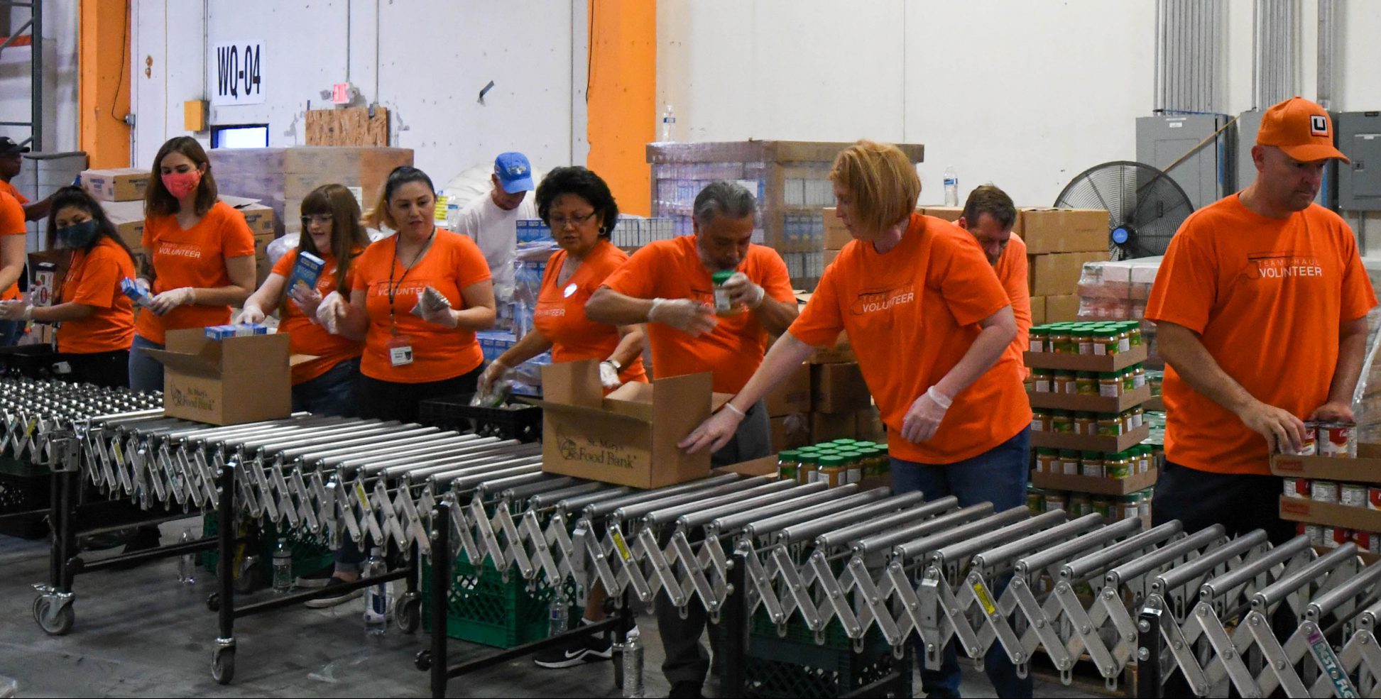 “Go Orange Day” Shows U-Haul Support for Fighting Hunger