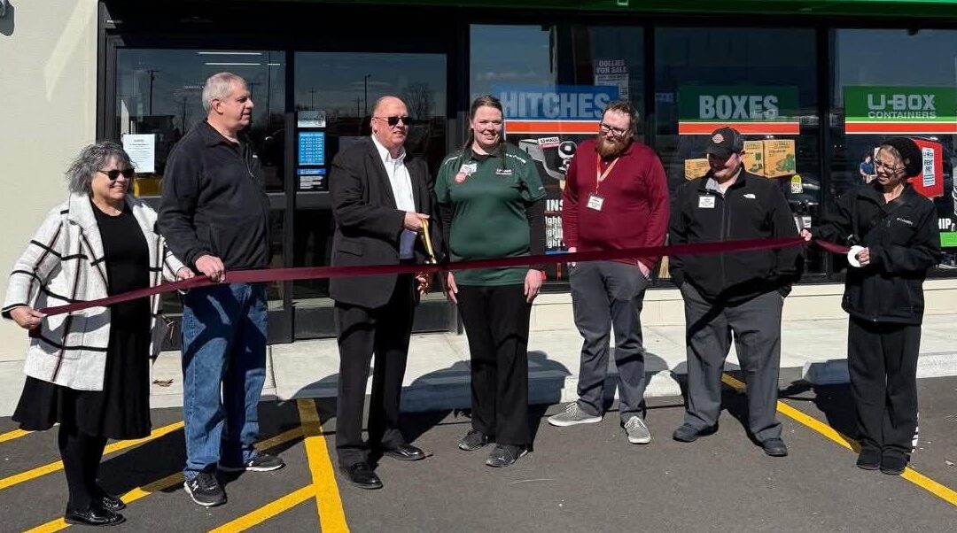 Mayor of Rossford, U-Haul of NW Ohio President Cut Ribbon on New Store
