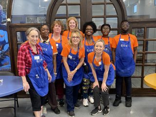 U-Haul Volunteers Feed the Hungry at André House