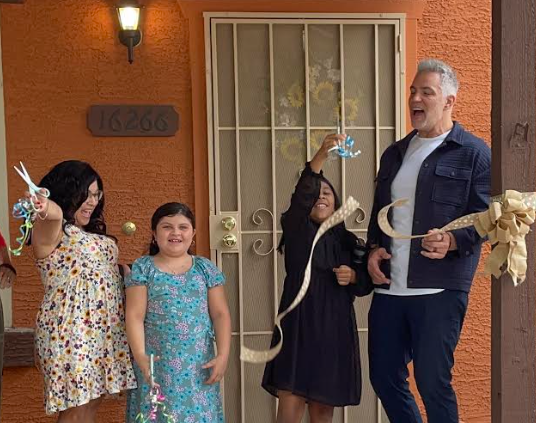 Mother’s Day Gift: U-Haul Helps Kurt Warner Charity Furnish Arizona Home 